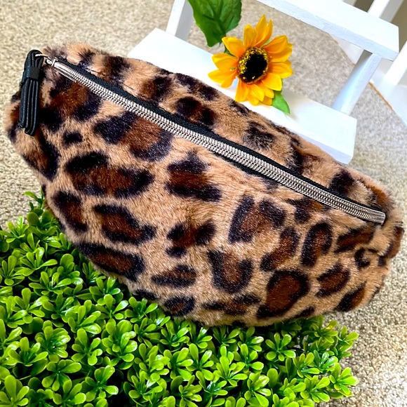 Handbags - Leopard Belt Bag